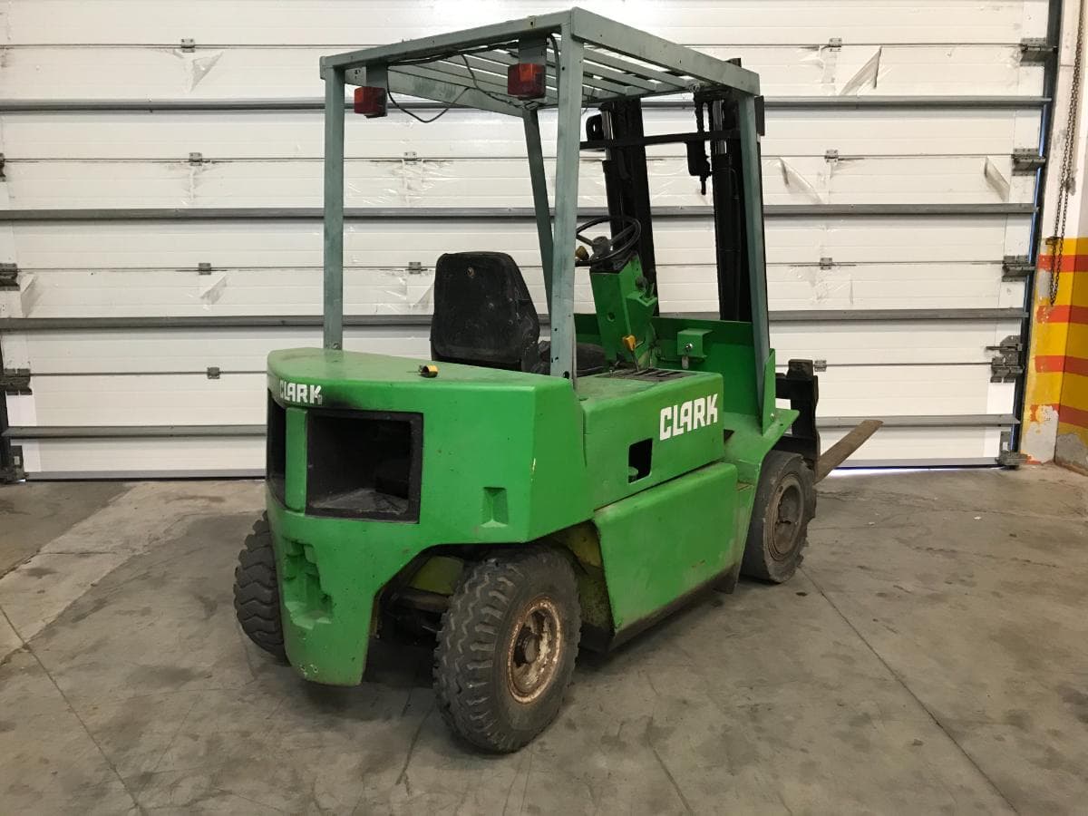 Empilhador Clark 2500 KG — imagen 4