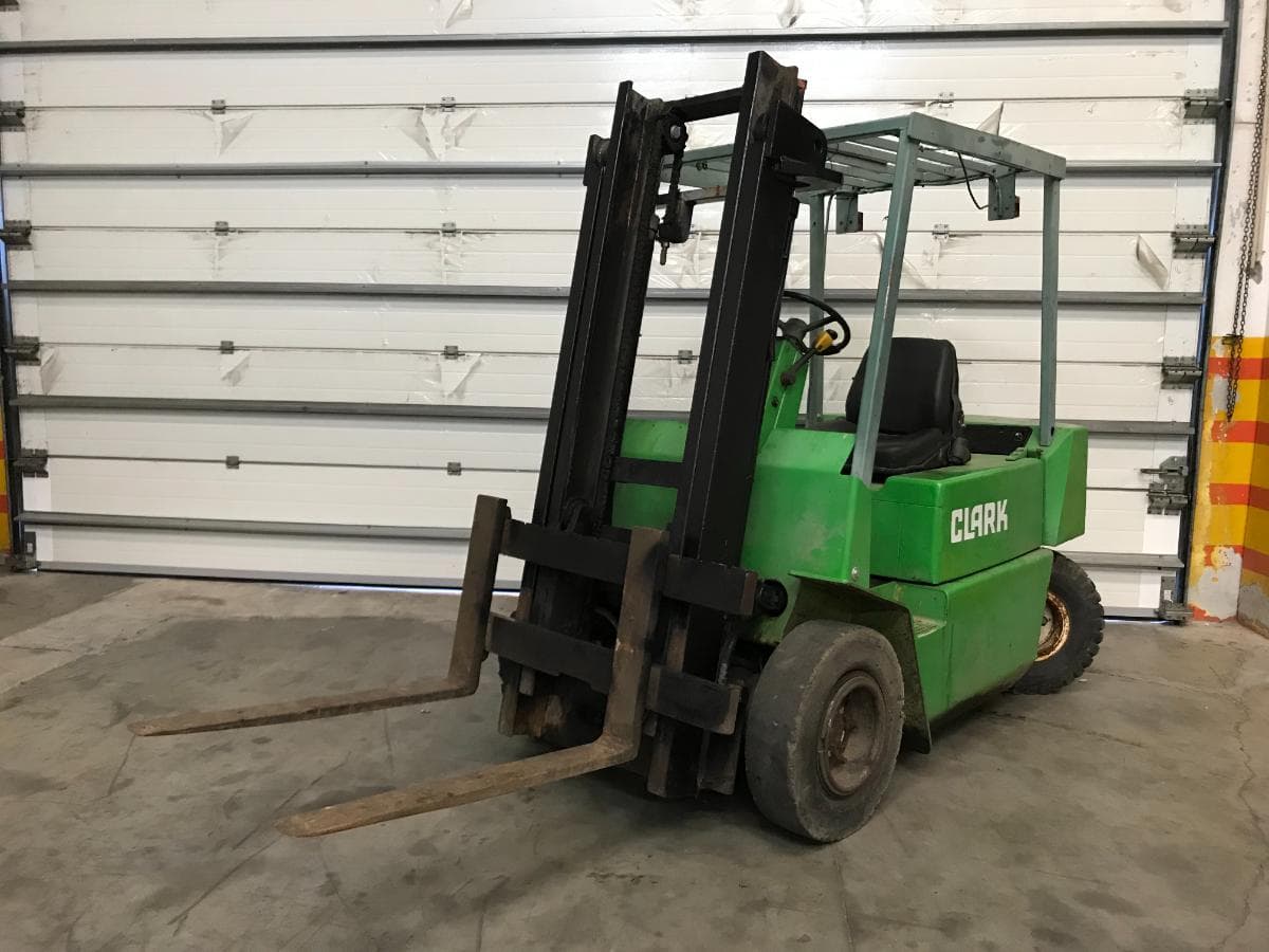 Empilhador Clark 2500 KG — imagen 1