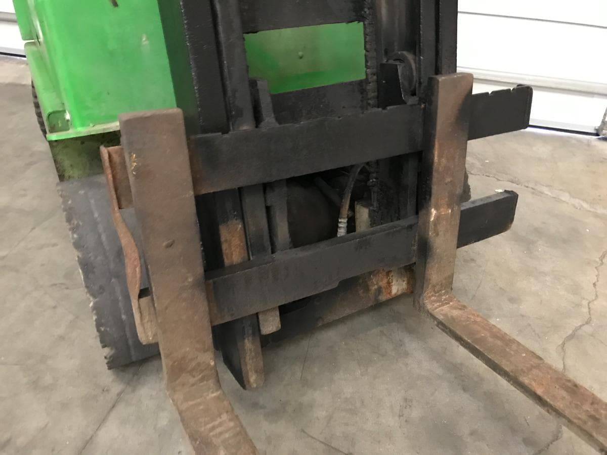Empilhador Clark 2500 KG — imagen 6