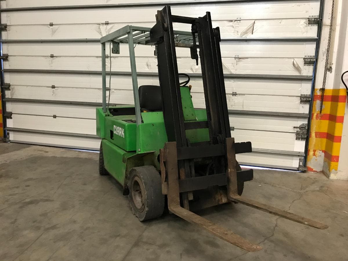 Empilhador Clark 2500 KG — imagen 3