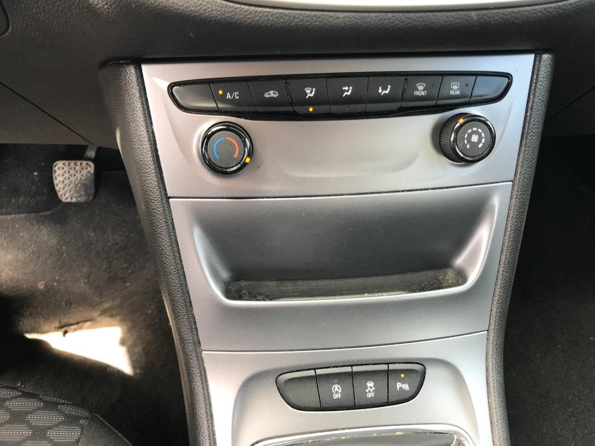 Opel Astra 1.6 CDTI · Ano 2017 — imagen 22