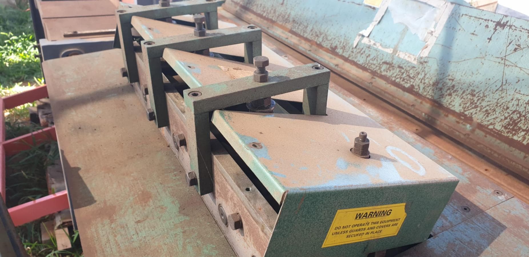 Máquina de trabalhar ferro ·