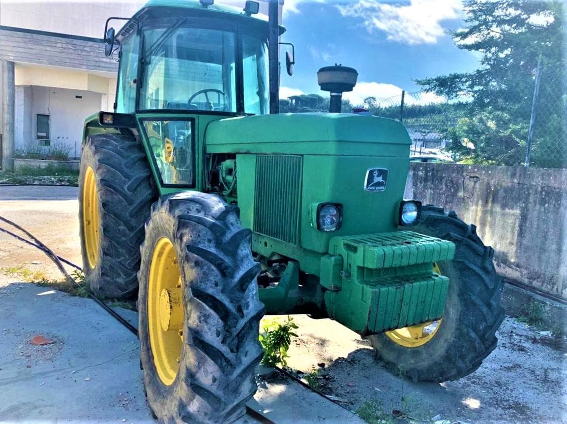 Trator John Deere 3140 — imagen 1