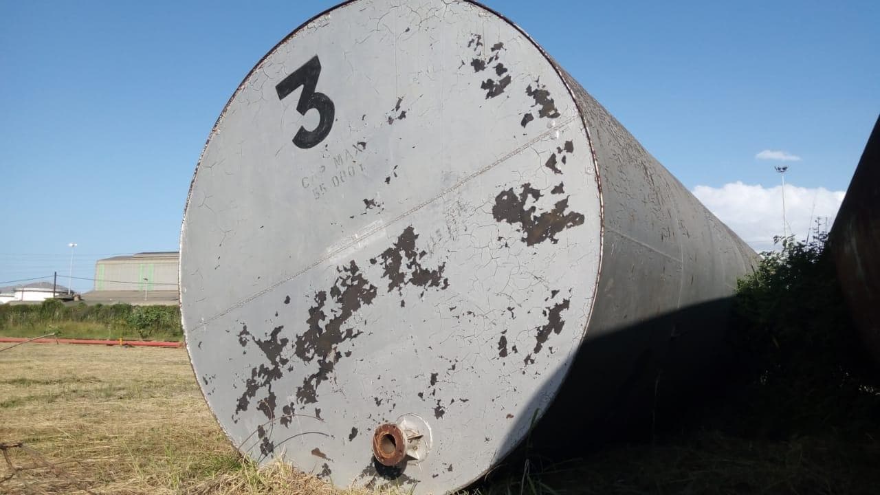 Tanque Metálico ·