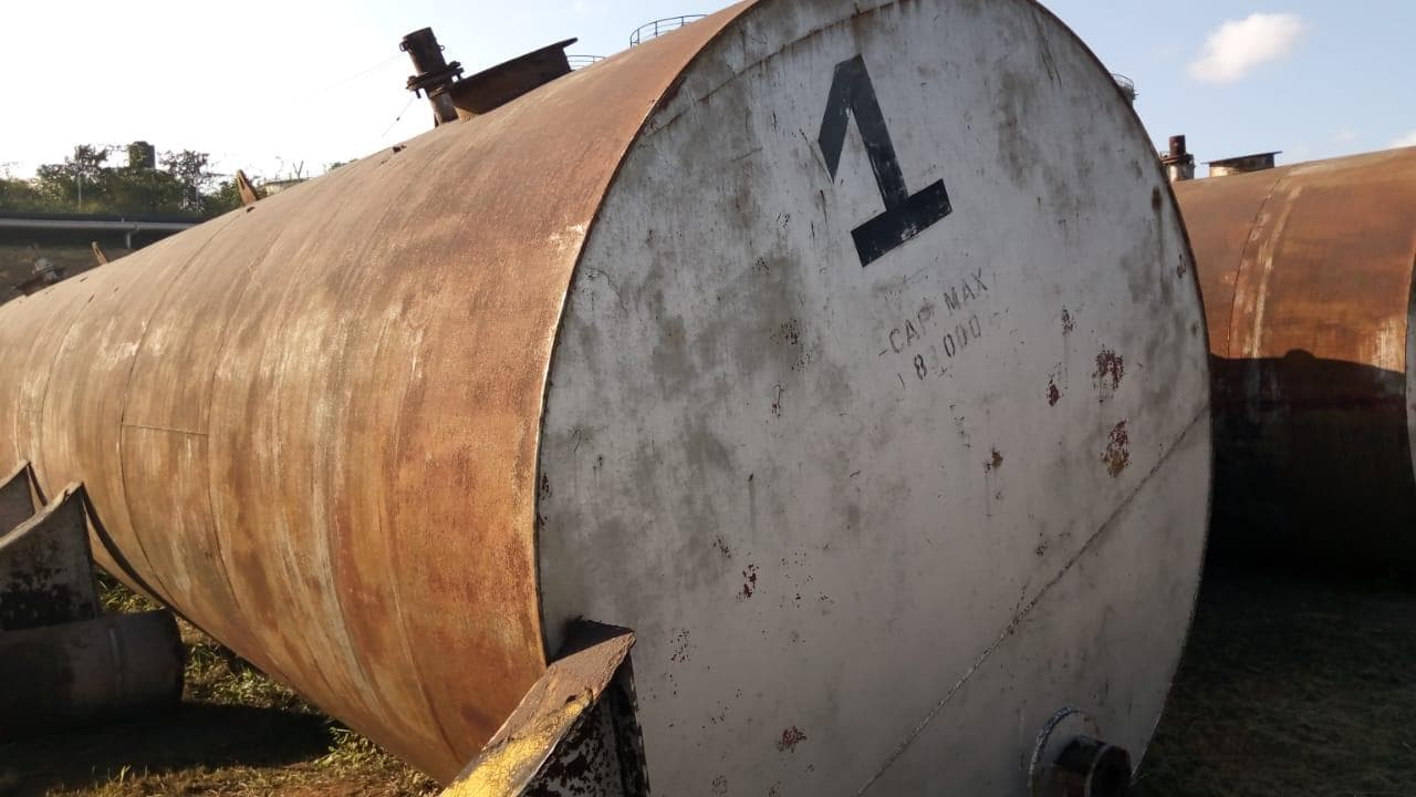 Tanque Metálico ·