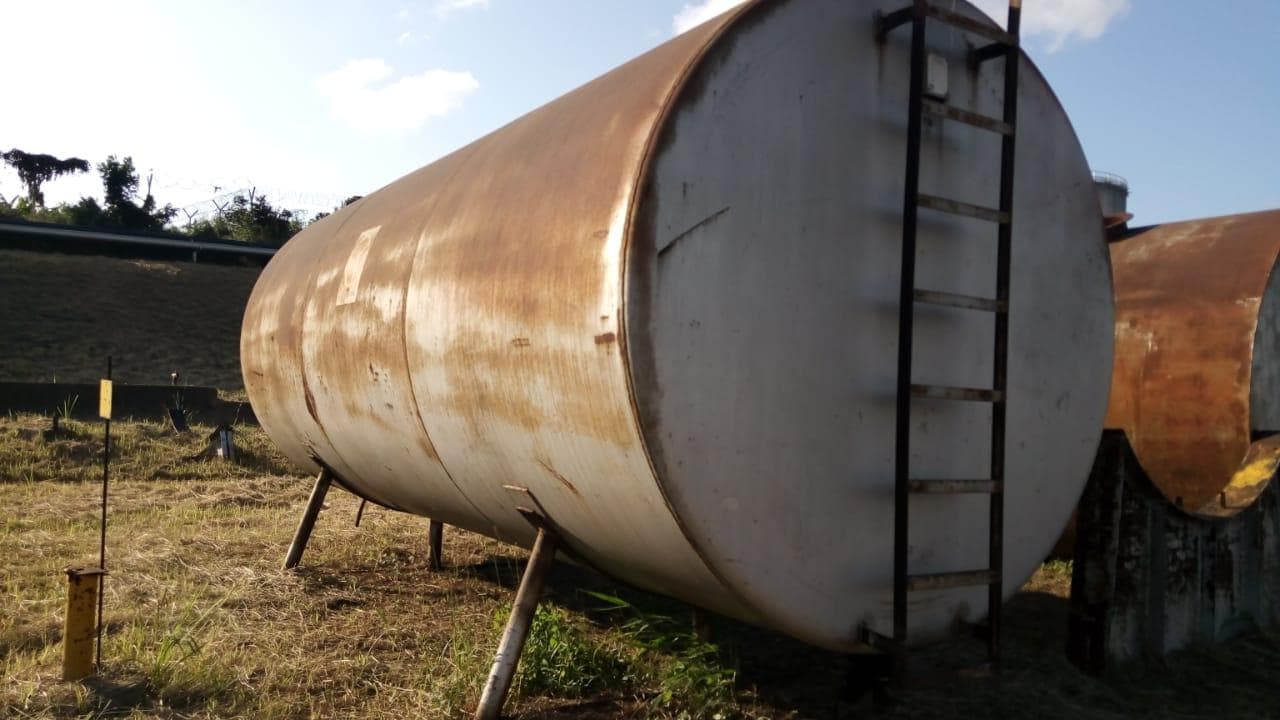 Tanque Metalico ·