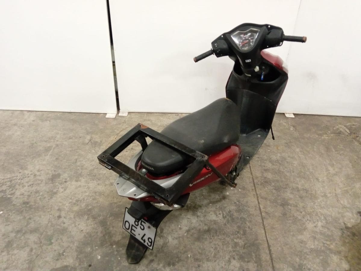 Honda Vision · Año 2013 — imagen 3