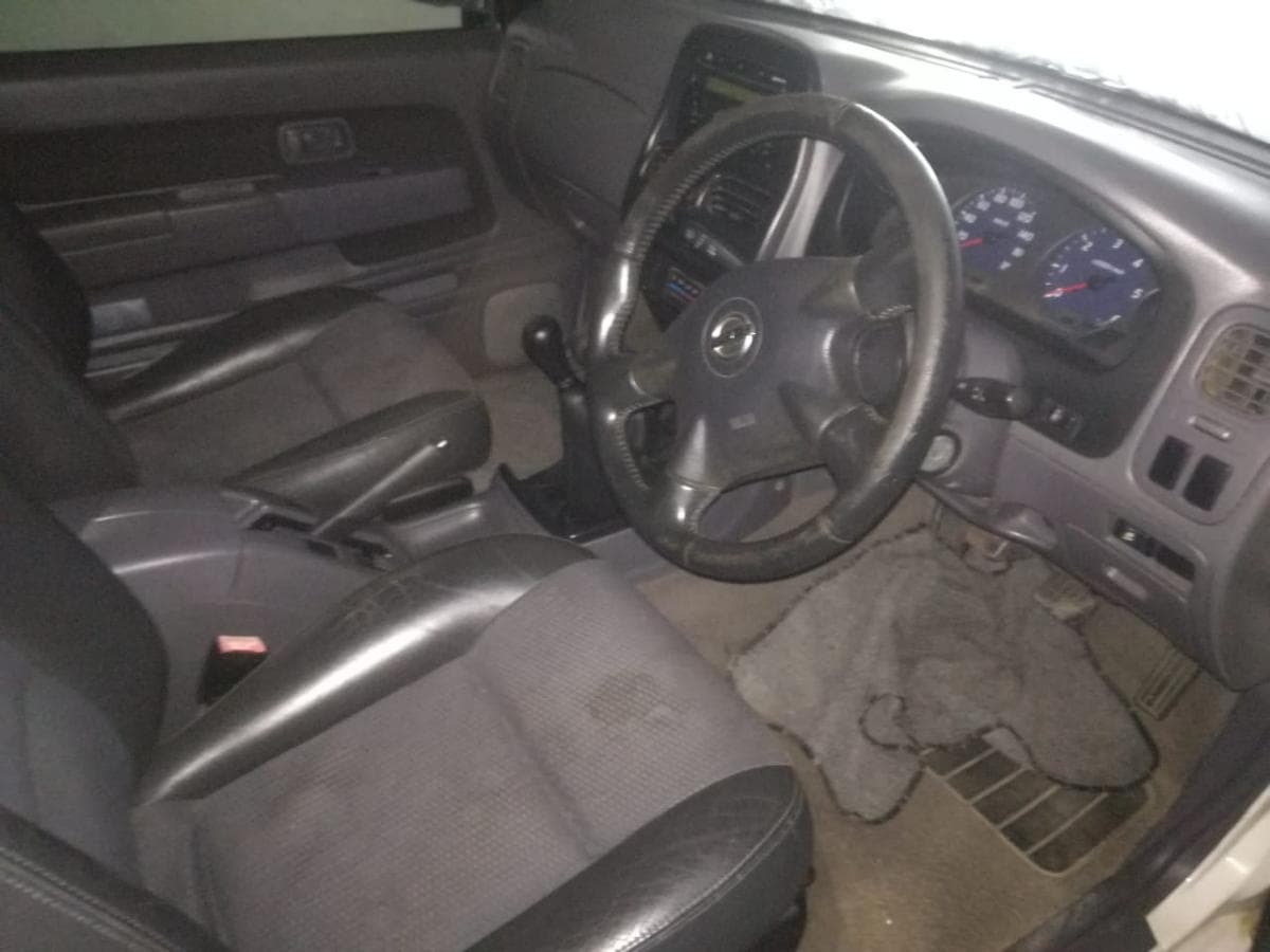 Nissan Hardbody · — imagem 5