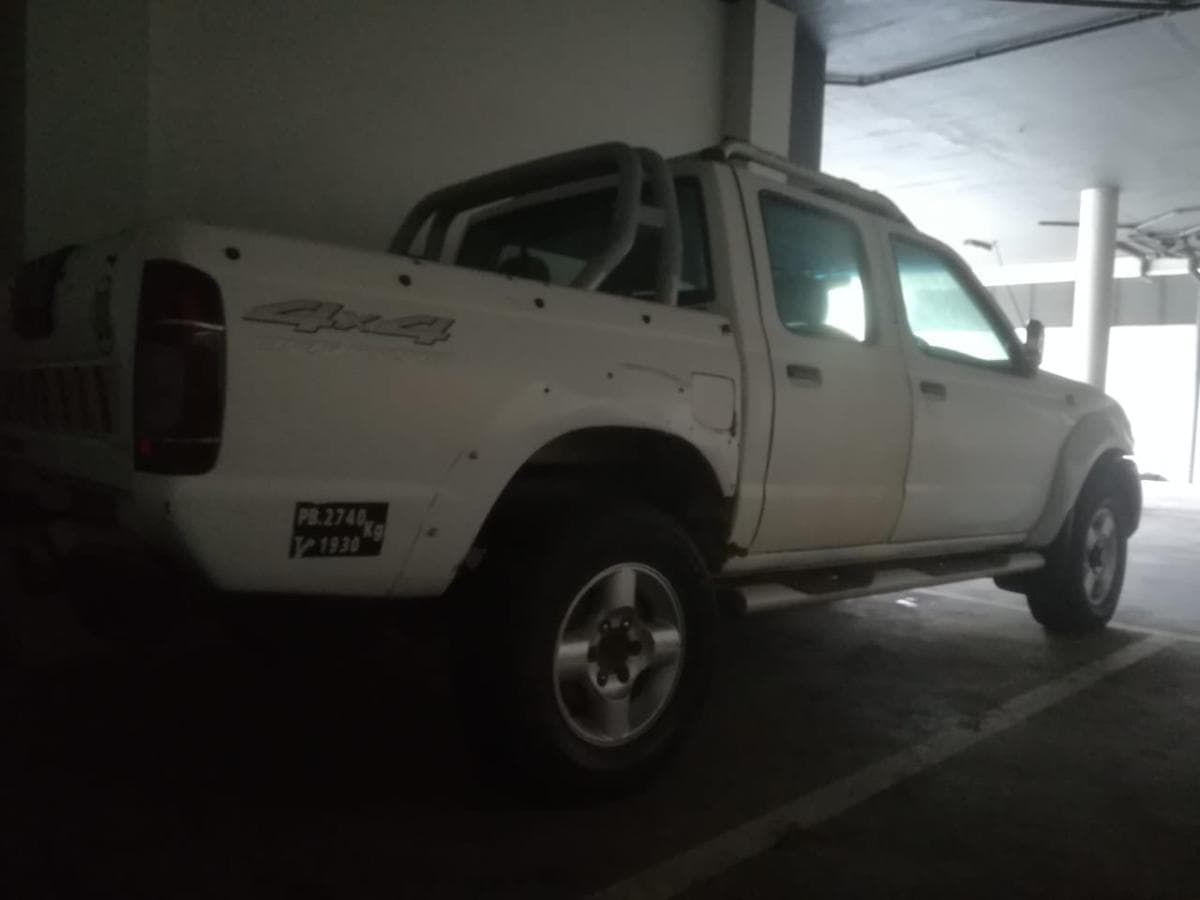 Nissan Hardbody · — imagem 6