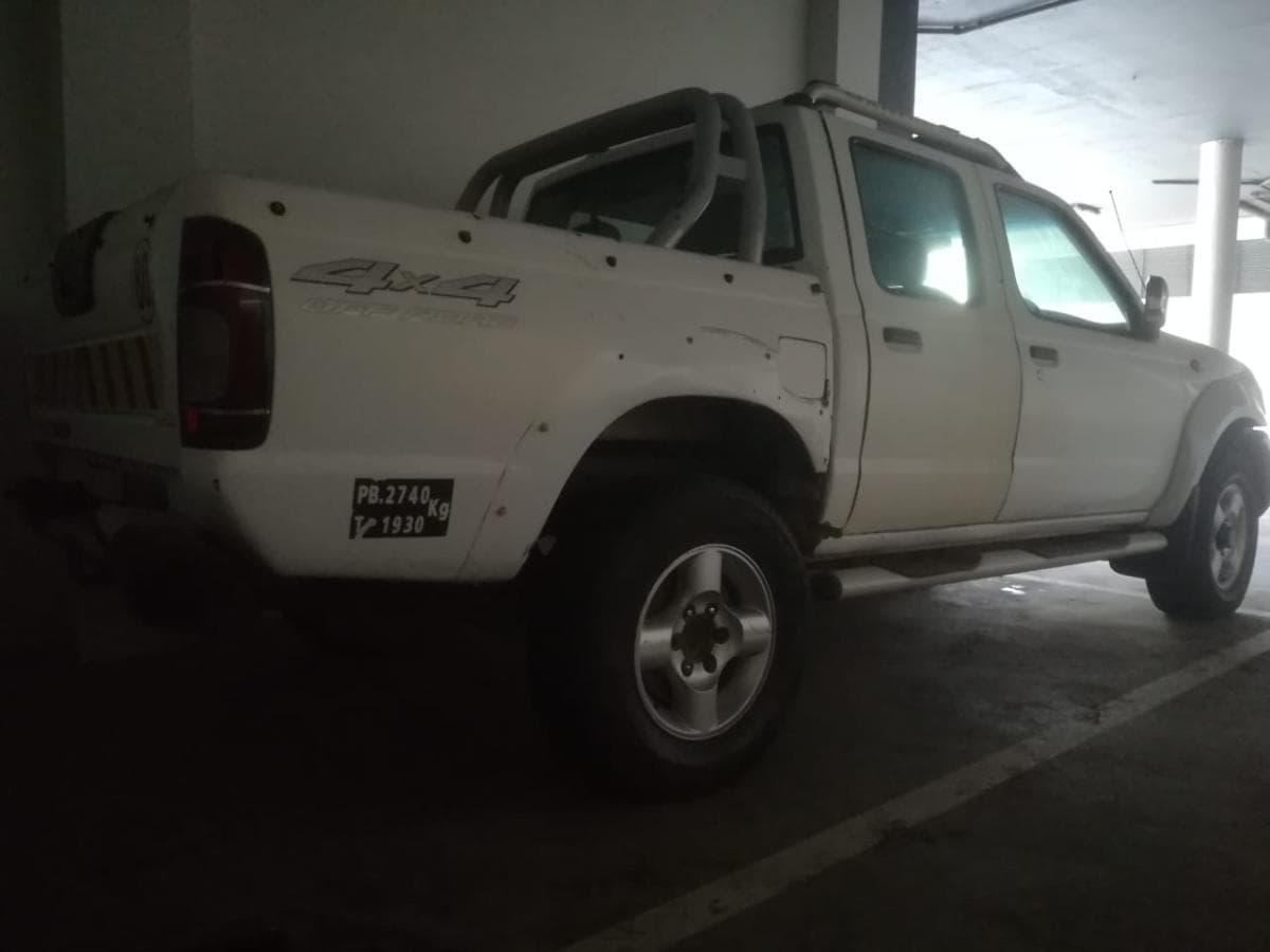Nissan Hardbody · — imagem 10