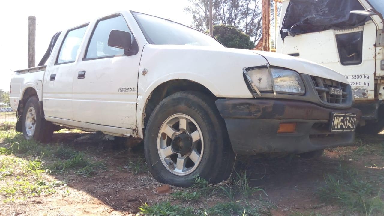 Isuzu KB250D ·