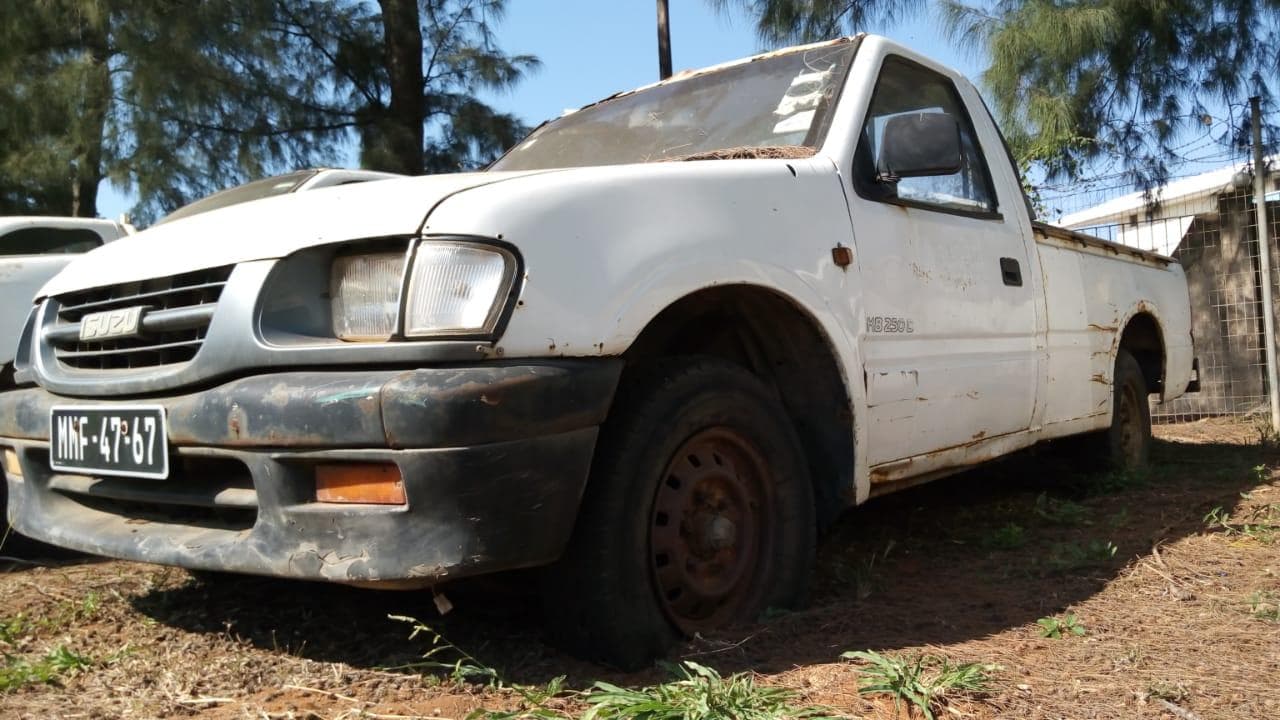 Isuzu KB250D ·