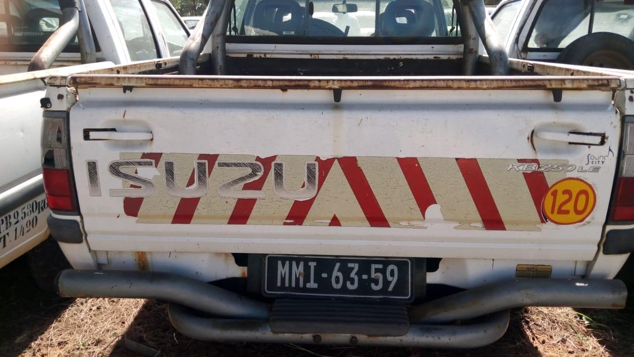 Isuzu KB · — image 2