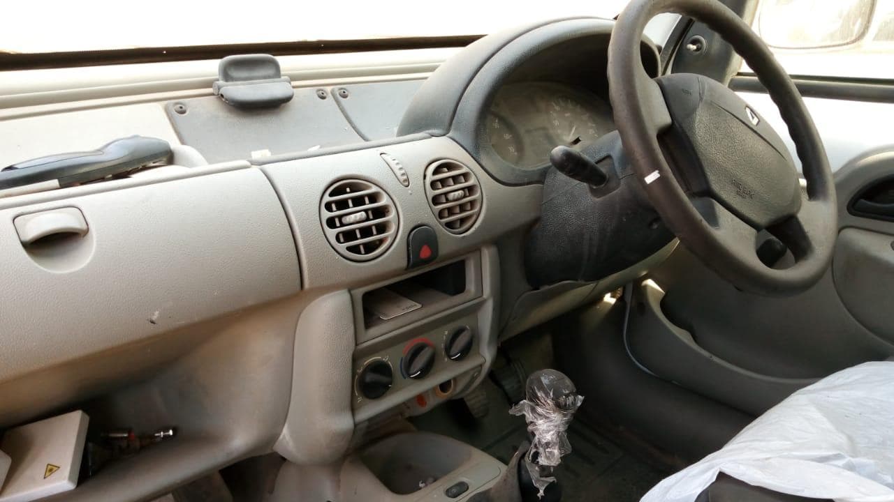 RENAULT · — image 3