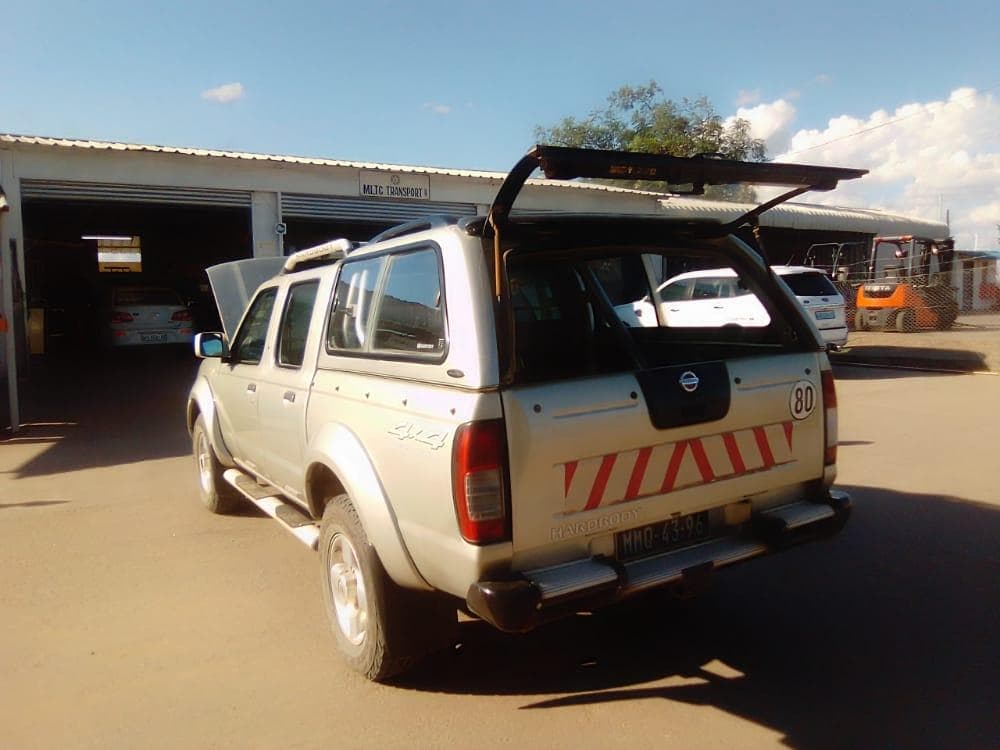 Nissan HardBody · — imagen 3