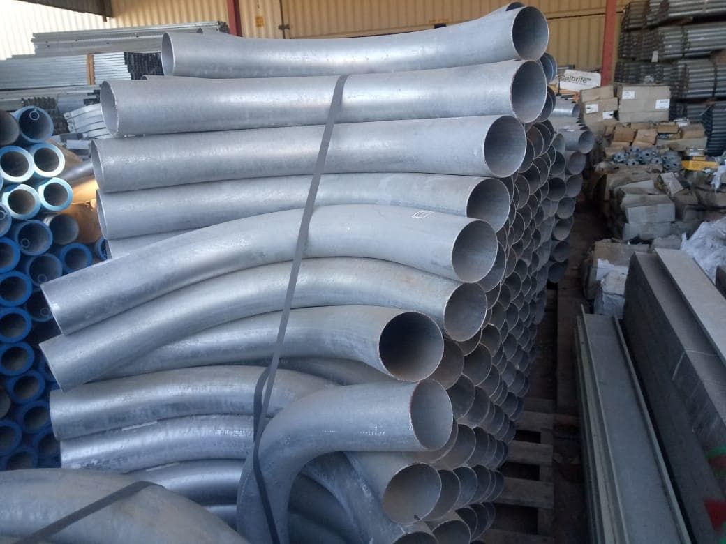 Curvas metálicas de 3" × 90" · — imagem 1