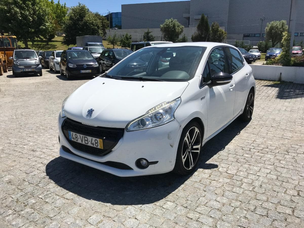 Peugeot 208 1.6 HDI· Ano 2012 — imagem 3