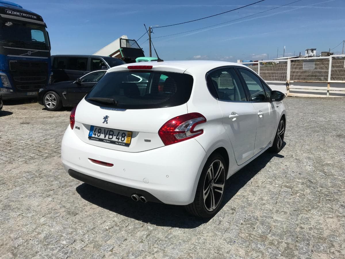 Peugeot 208 1.6 HDI· Ano 2012 — imagem 4