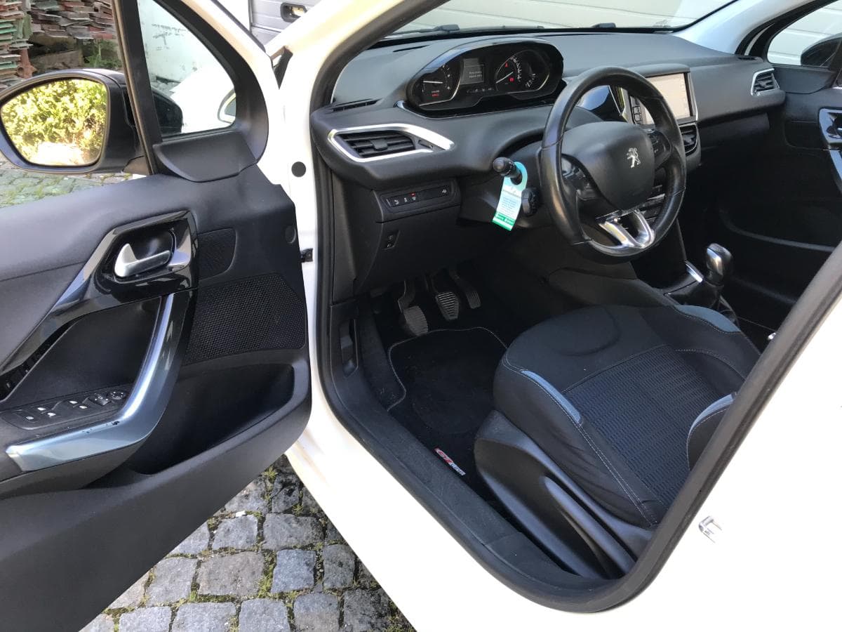 Peugeot 208 1.6 HDI· Ano 2012 — imagem 11
