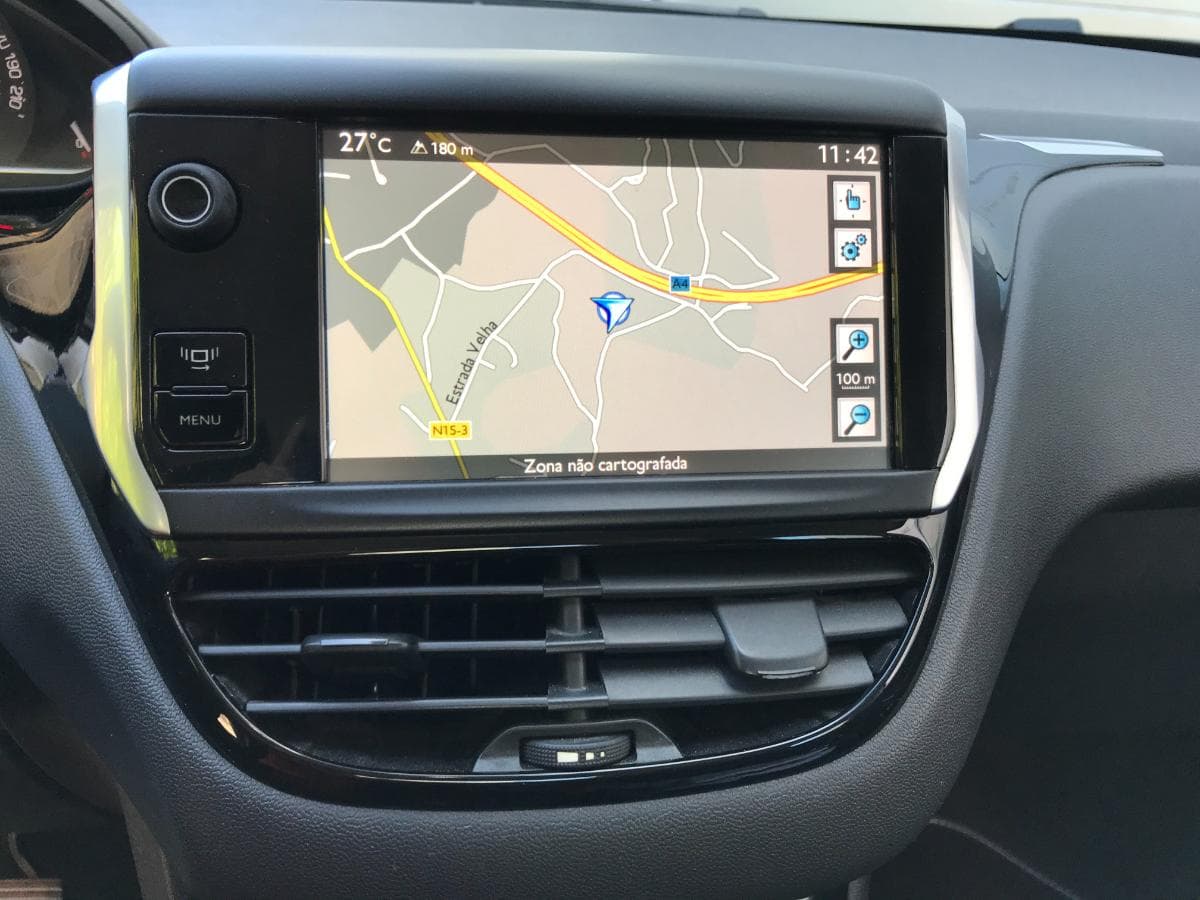 Peugeot 208 1.6 HDI· Ano 2012 — imagem 18