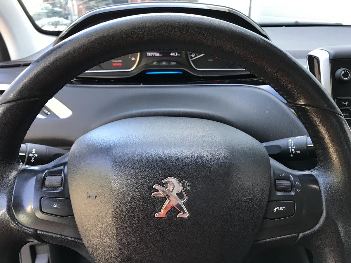 Peugeot 208 1.6 HDI· Ano 2012 — imagem 19