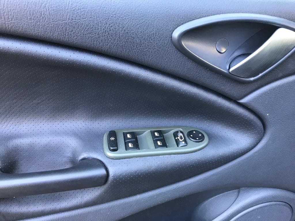 Citroën C5 2.0 HDI · Ano 2003 — image 14