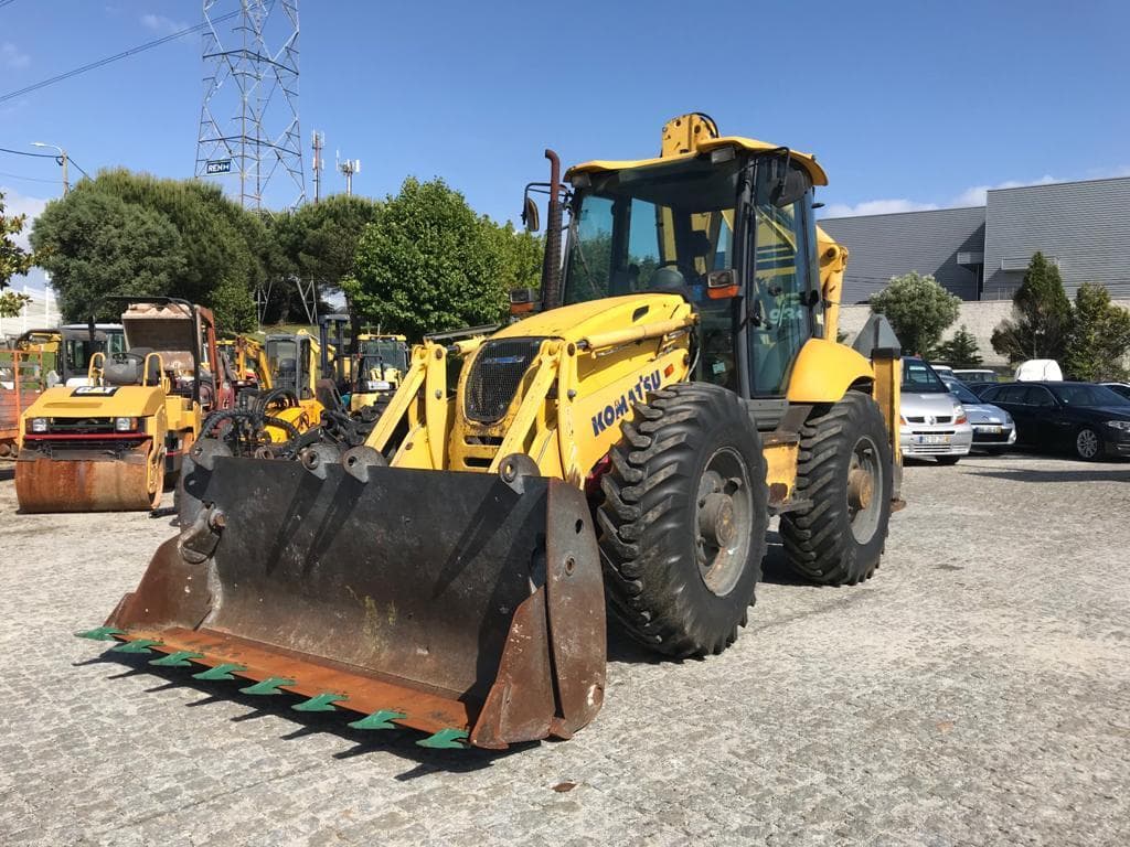 Retroescavadora Komatsu W93 S · Ano 2010 — imagen 2