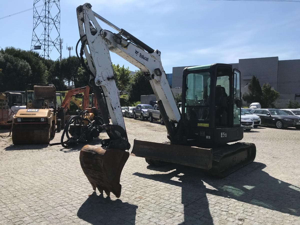 Mini Giratória Bobcat E 50 · Ano 2011 — imagem 2