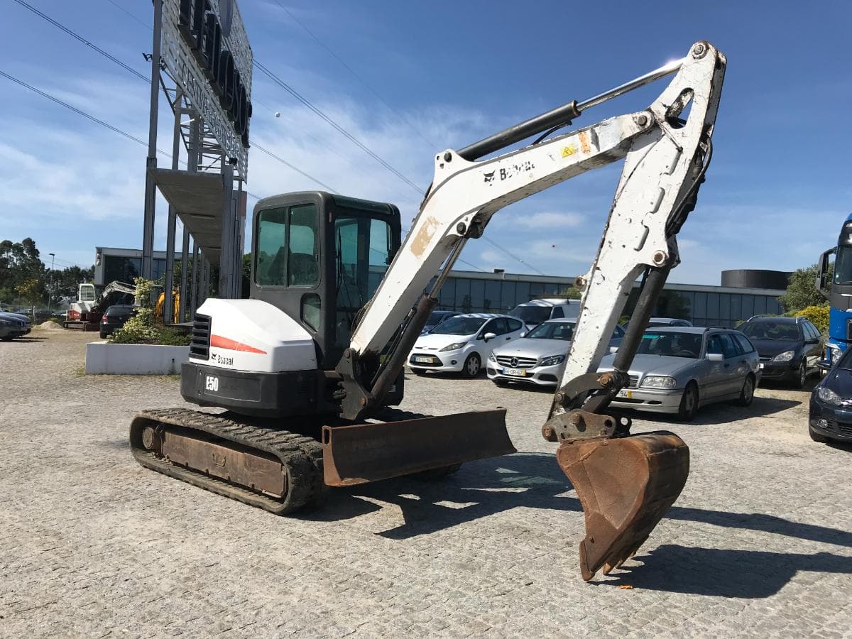 Mini Giratória Bobcat E 50 · Ano 2011 — imagem 1