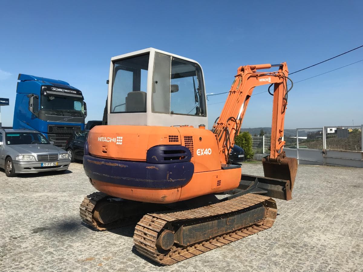 Mini Giratória Hitachi EX40-2 · Ano 2000 — imagem 3