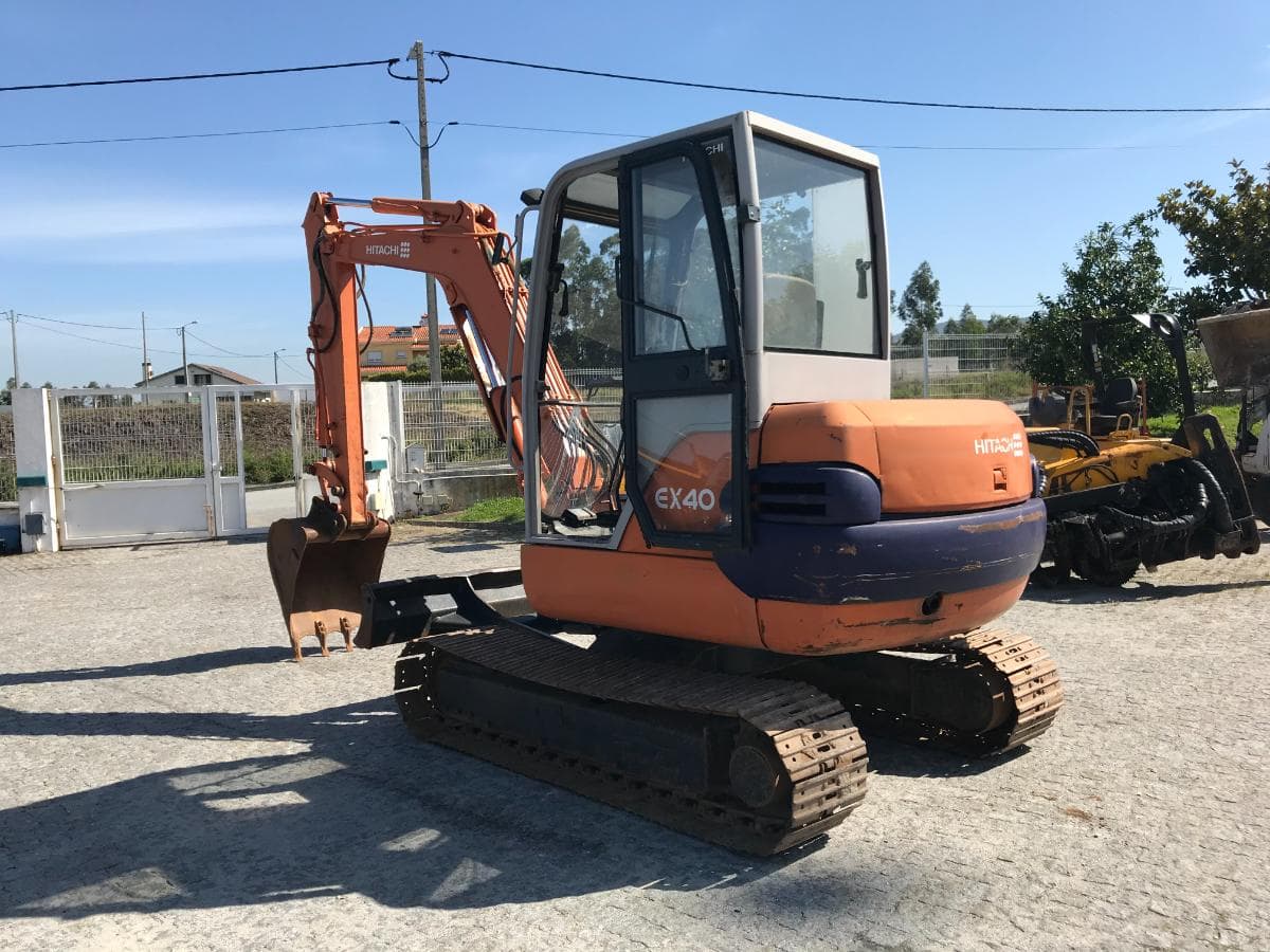 Mini Giratória Hitachi EX40-2 · Ano 2000 — imagem 4