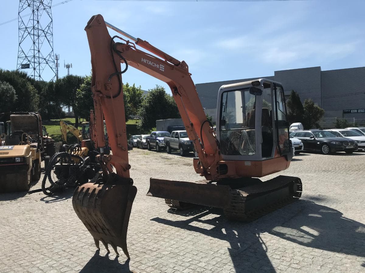 Mini Giratória Hitachi EX40-2 · Ano 2000 — imagem 2