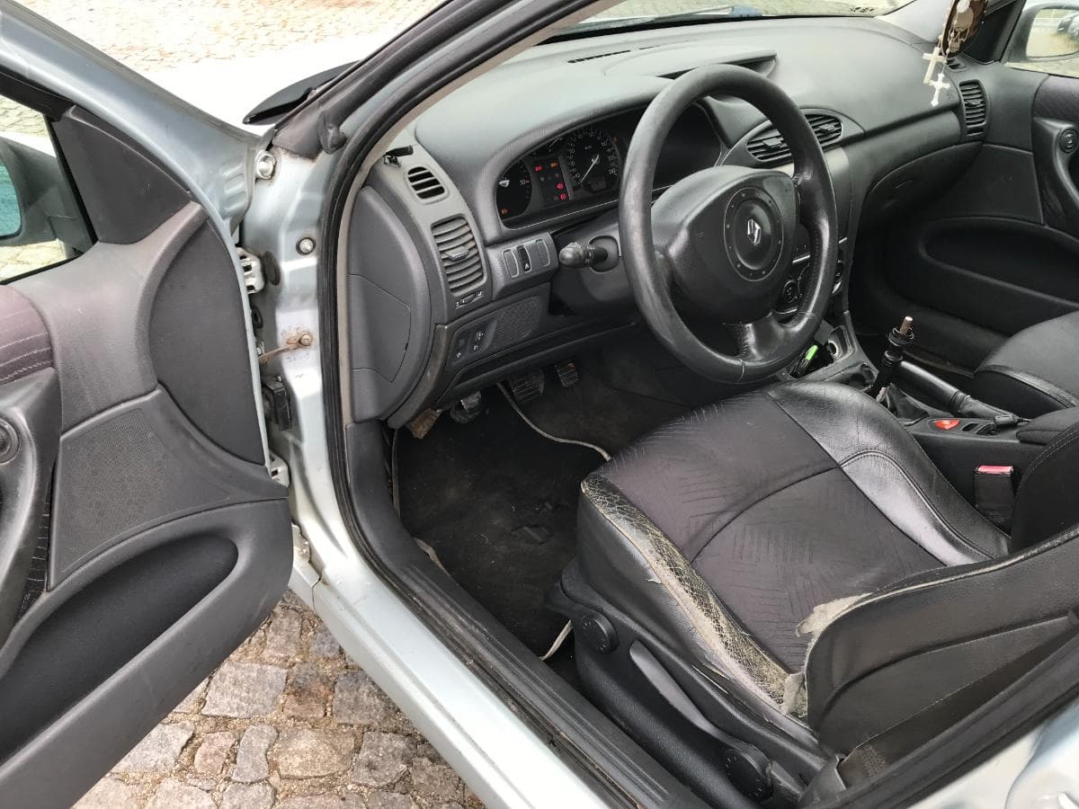 Renault Laguna 1.9DCI · Ano 2001 — imagem 17