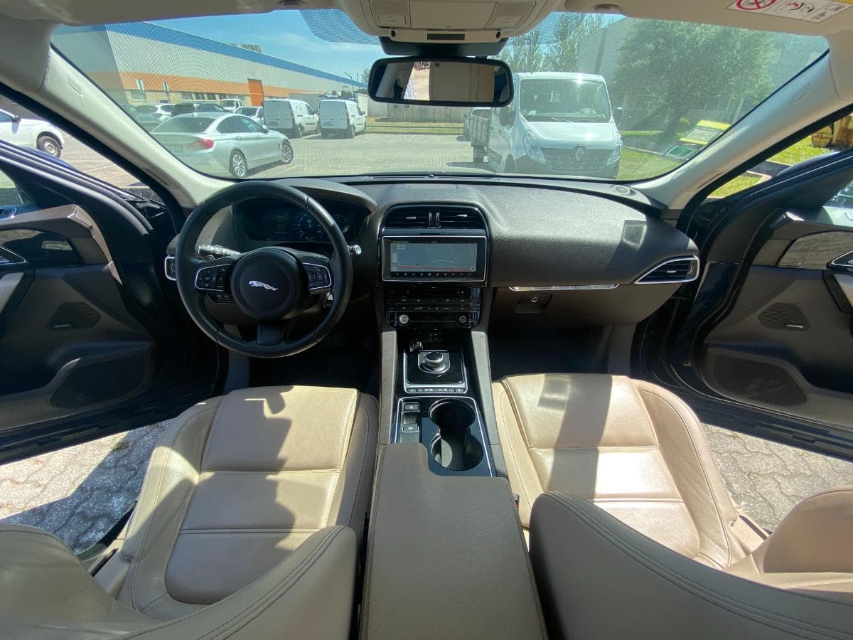 Jaguar F-Pace 3.0 TDV6 AWD Auto Prestige — imagem 9