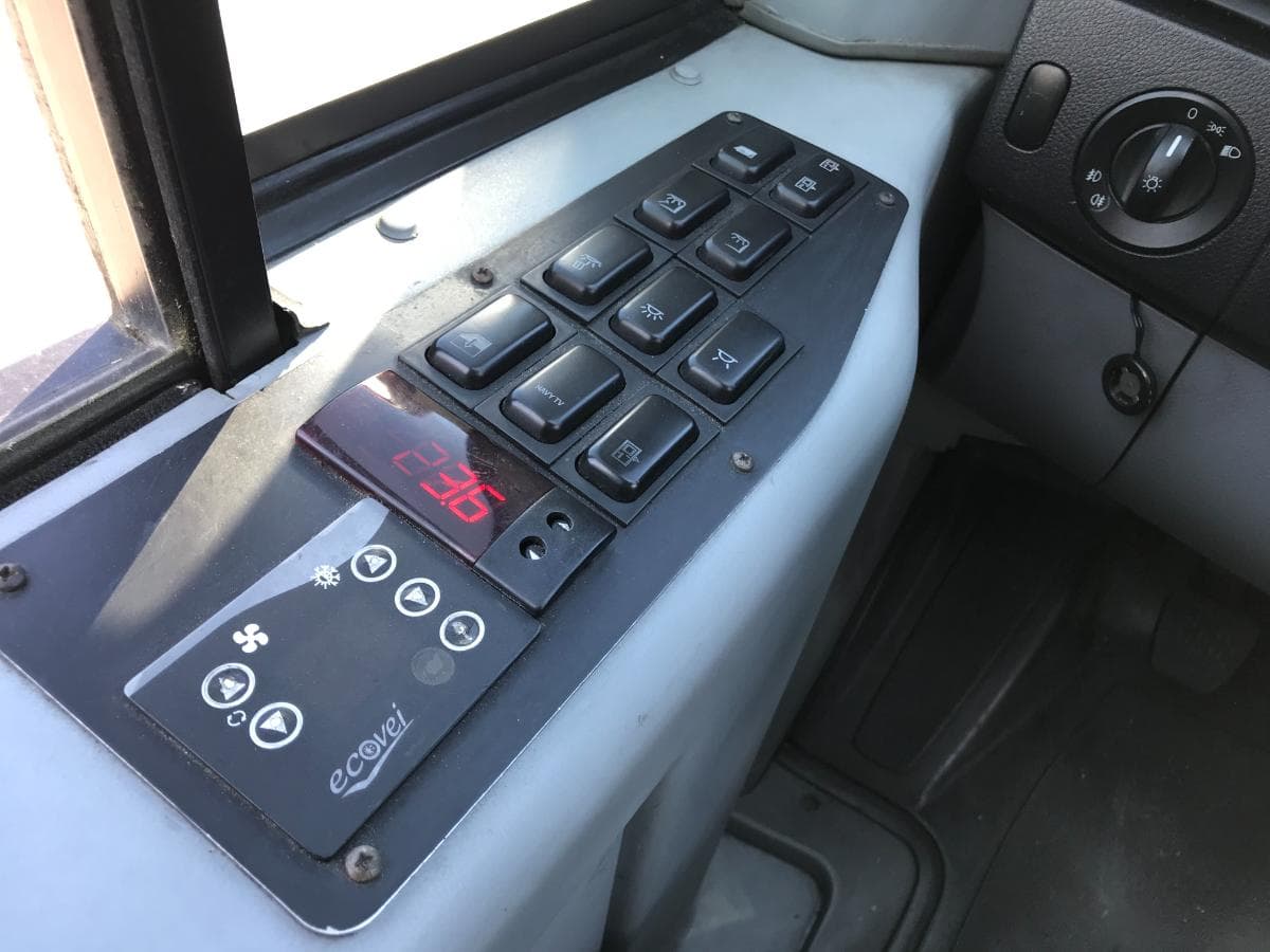 Volkswagen Crafter · 17 Lugares · Ano 2011 — image 21