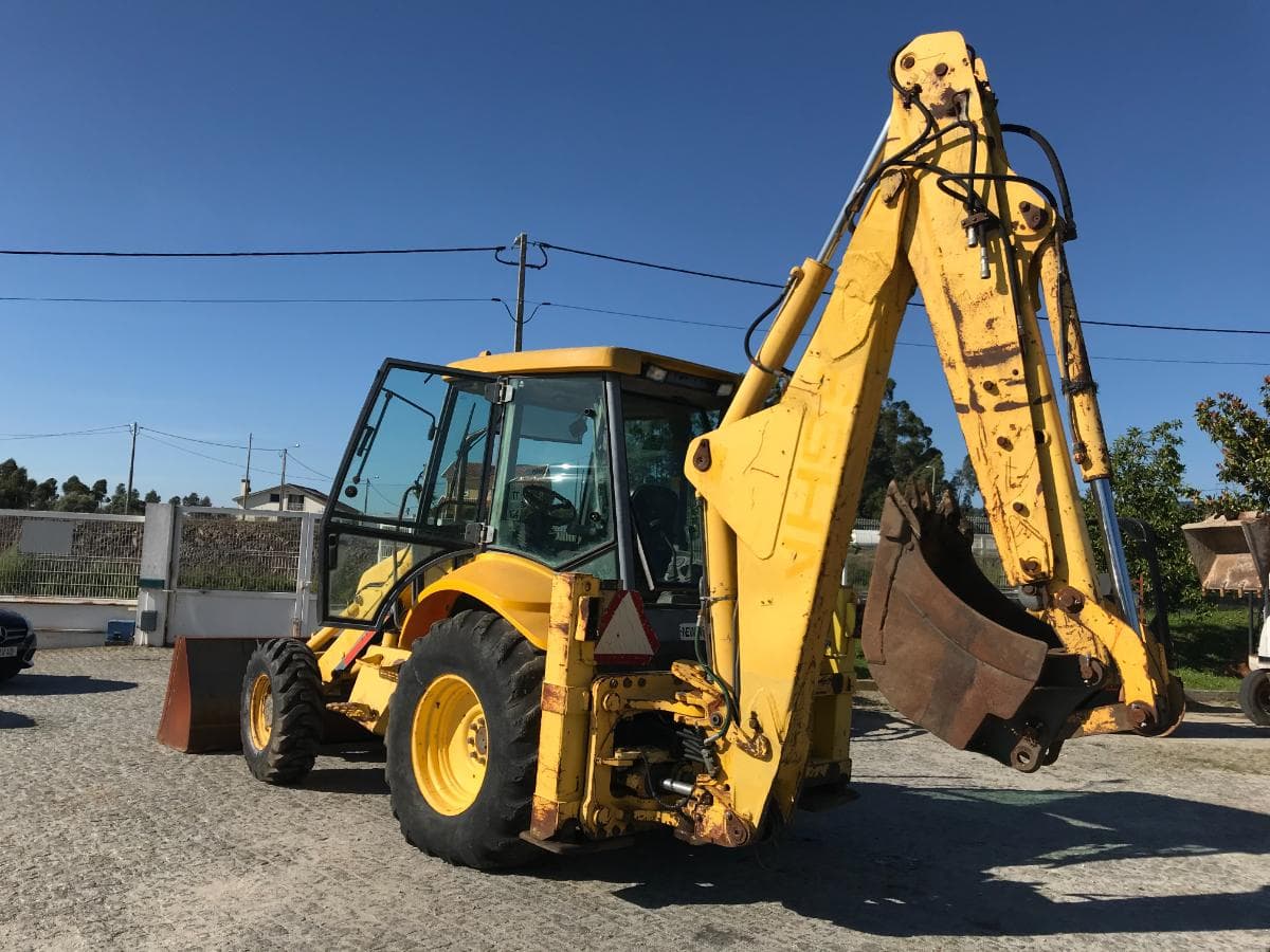 Retroescavadora New Holland NH 95 · Ano 2000 — imagem 3