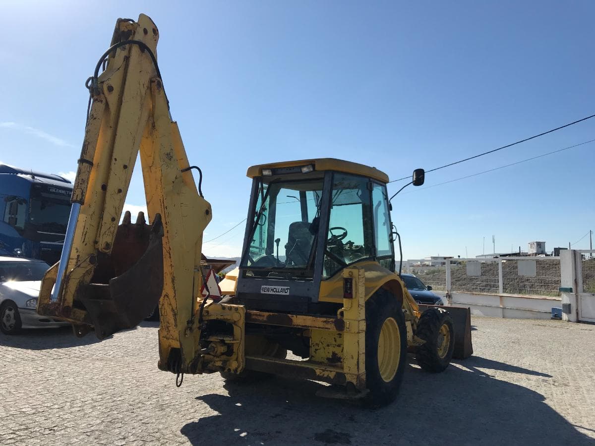 Retroescavadora New Holland NH 95 · Ano 2000 — imagem 4