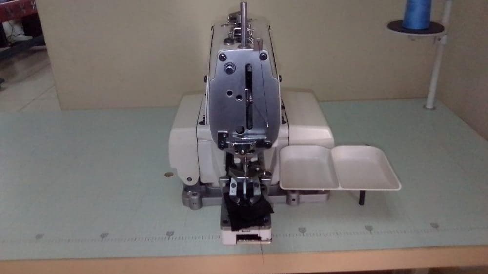 Máquina de cozer botão · — imagem 3