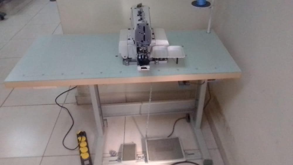 Máquina de cozer botão · — imagem 4