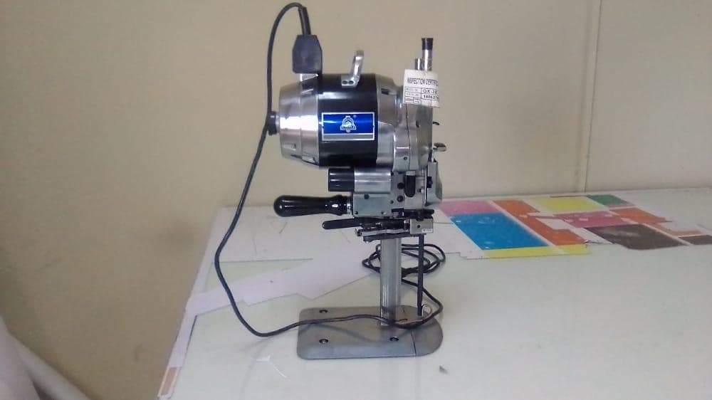 Máquina de cortar ·