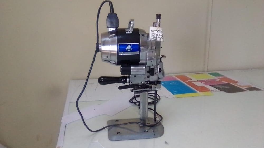 Máquina de cortar · — image 2