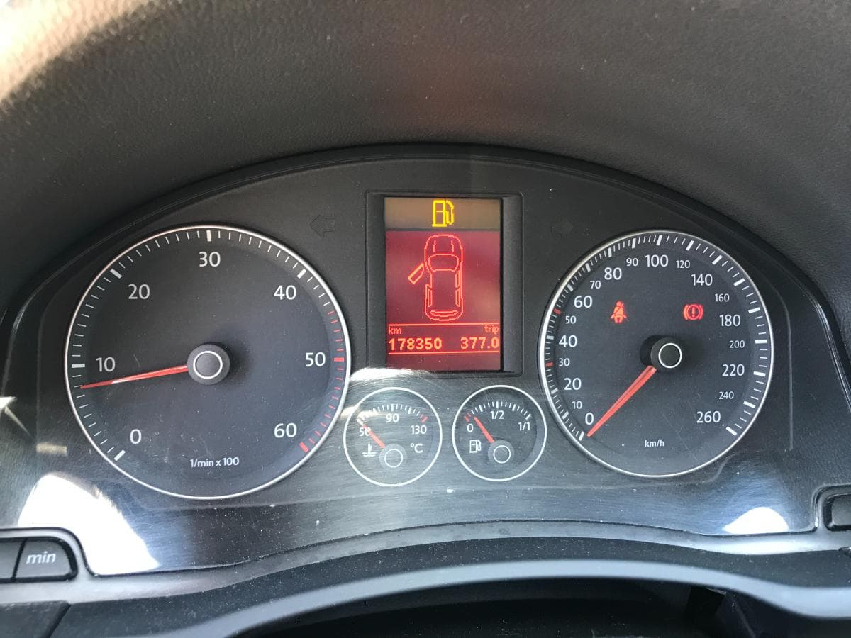 Volkswagen Golf 1.9 TDI · Ano 2008 — imagen 15