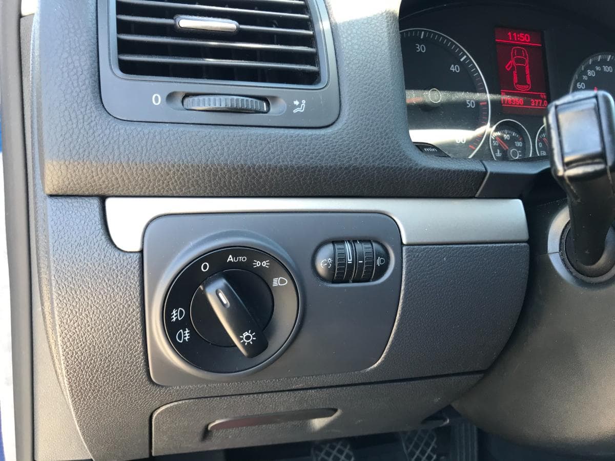 Volkswagen Golf 1.9 TDI · Ano 2008 — imagen 21