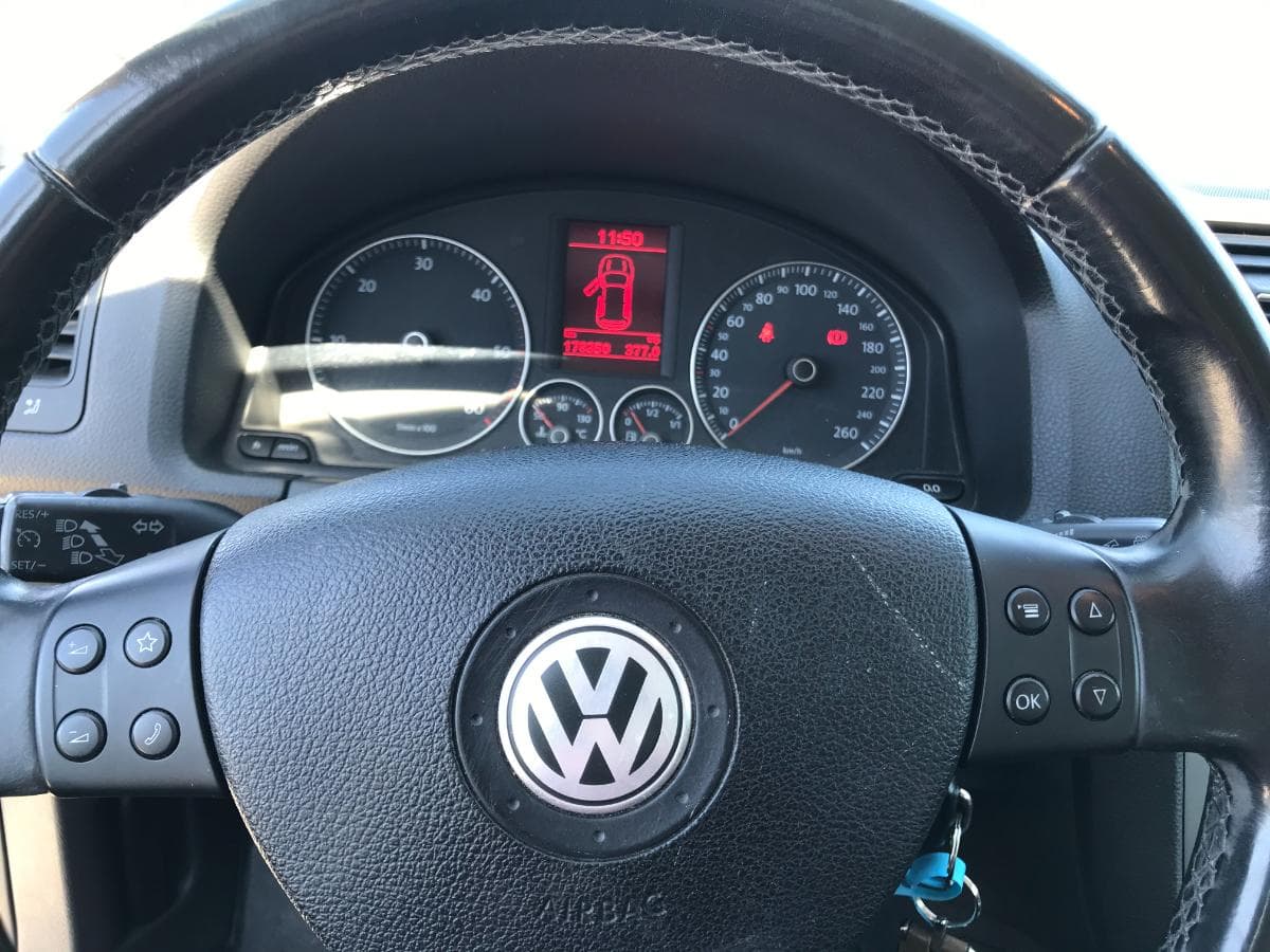 Volkswagen Golf 1.9 TDI · Ano 2008 — imagen 23