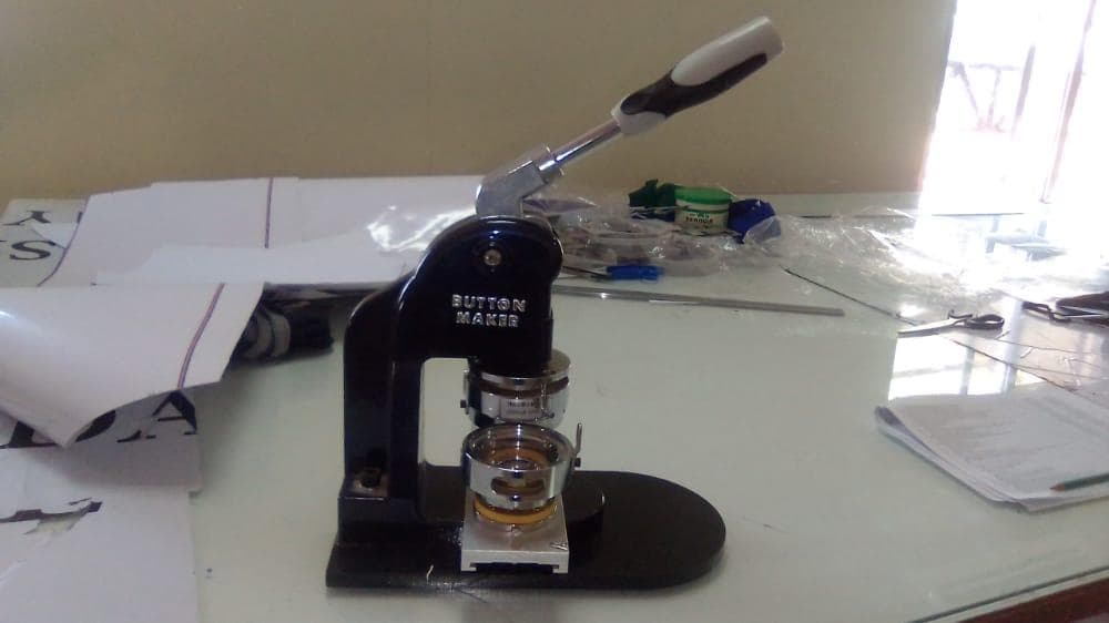 Máquina fabricante de  Butões · — imagen 1