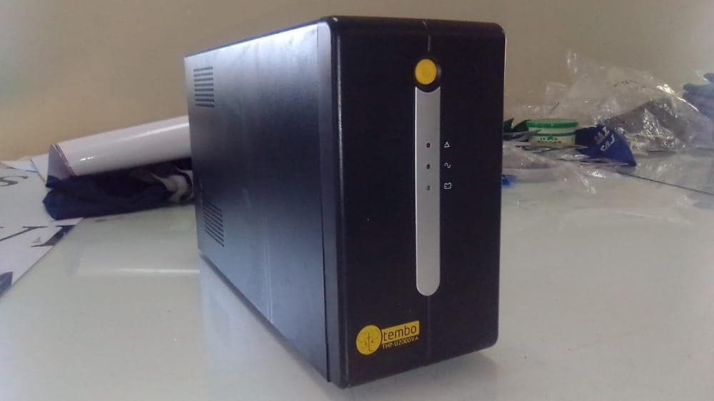 Ups 2000va + Material Informático · — imagem 1