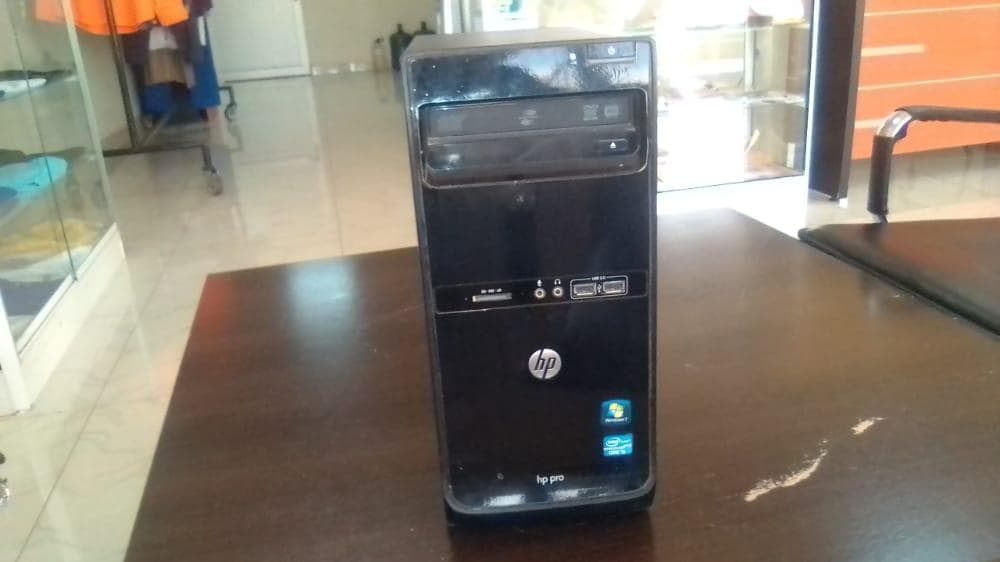 Ups 2000va + Material Informático · — imagem 2