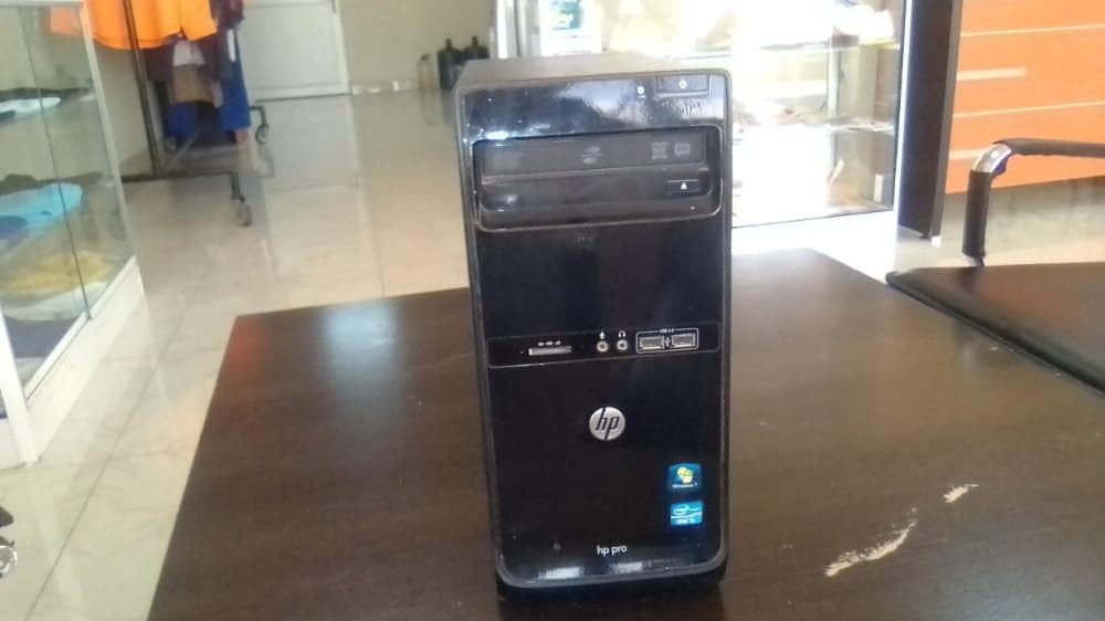 Ups 2000va + Material Informático · — imagem 4