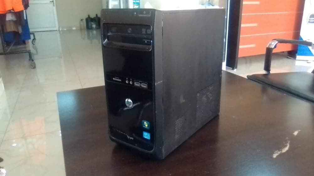Ups 2000va + Material Informático · — imagem 6