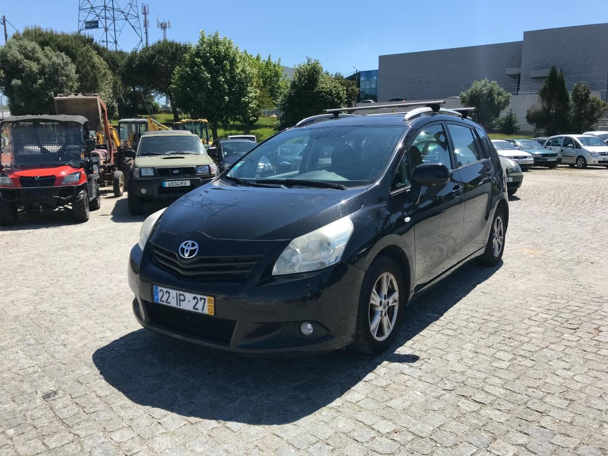 Toyota Verso 2.0 D-4D · Ano 2009 — imagem 3